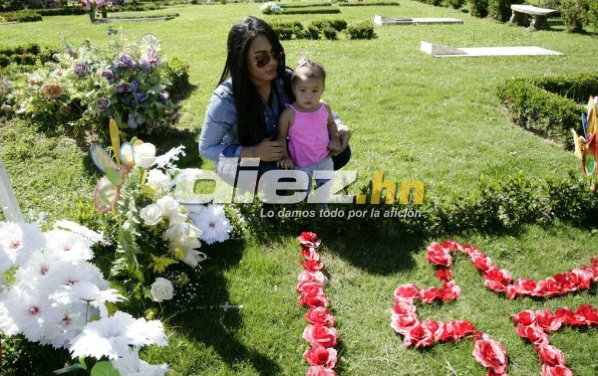 ¡Emotivas! Las fotos de la familia de Arnold Peralta en su tumba