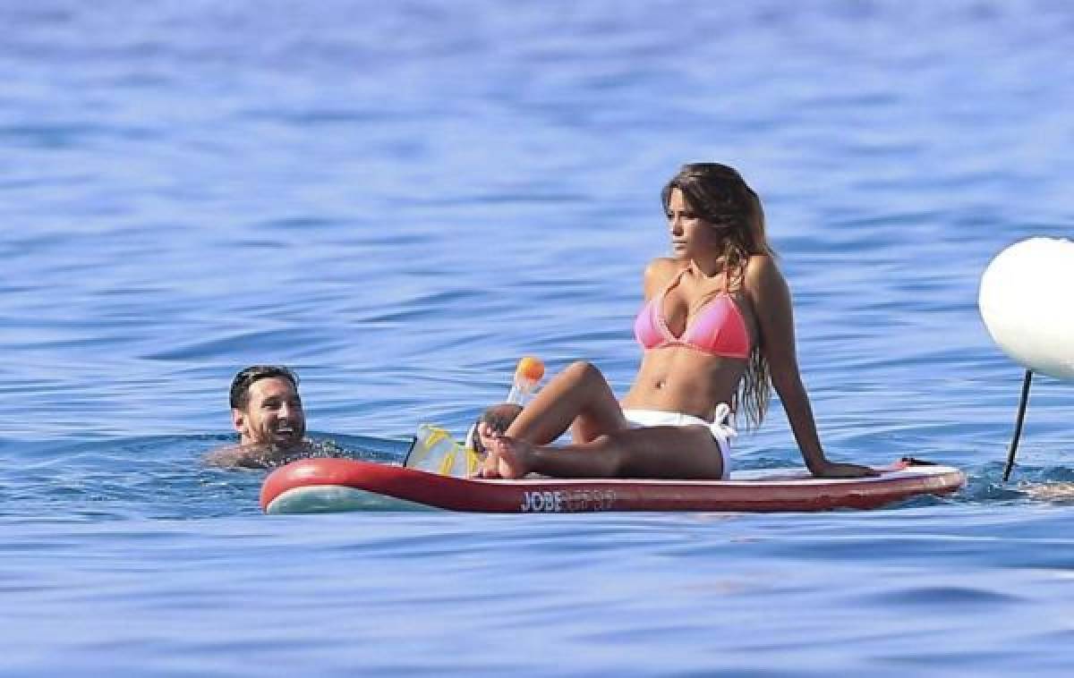 La esposa de Messi, Antonella Roccuzzo sigue deslumbrando en Ibiza