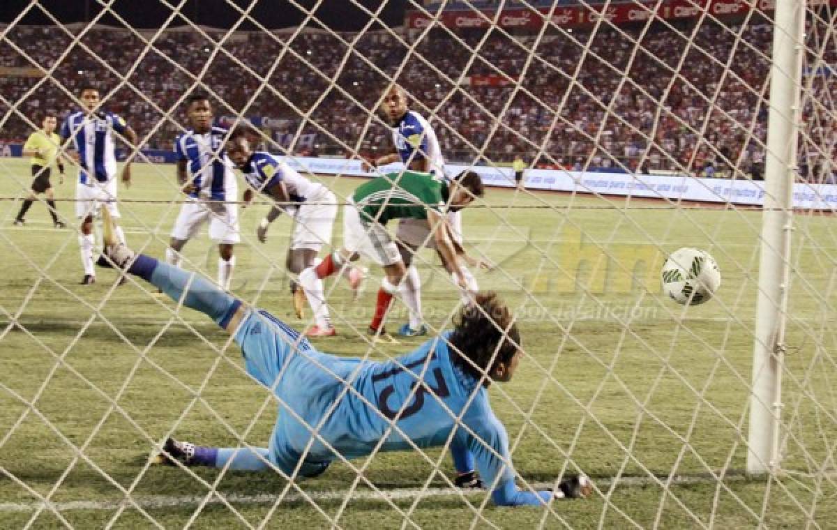 CURIOSAS: Espontáneos en el estadio Olímpico y flores para México