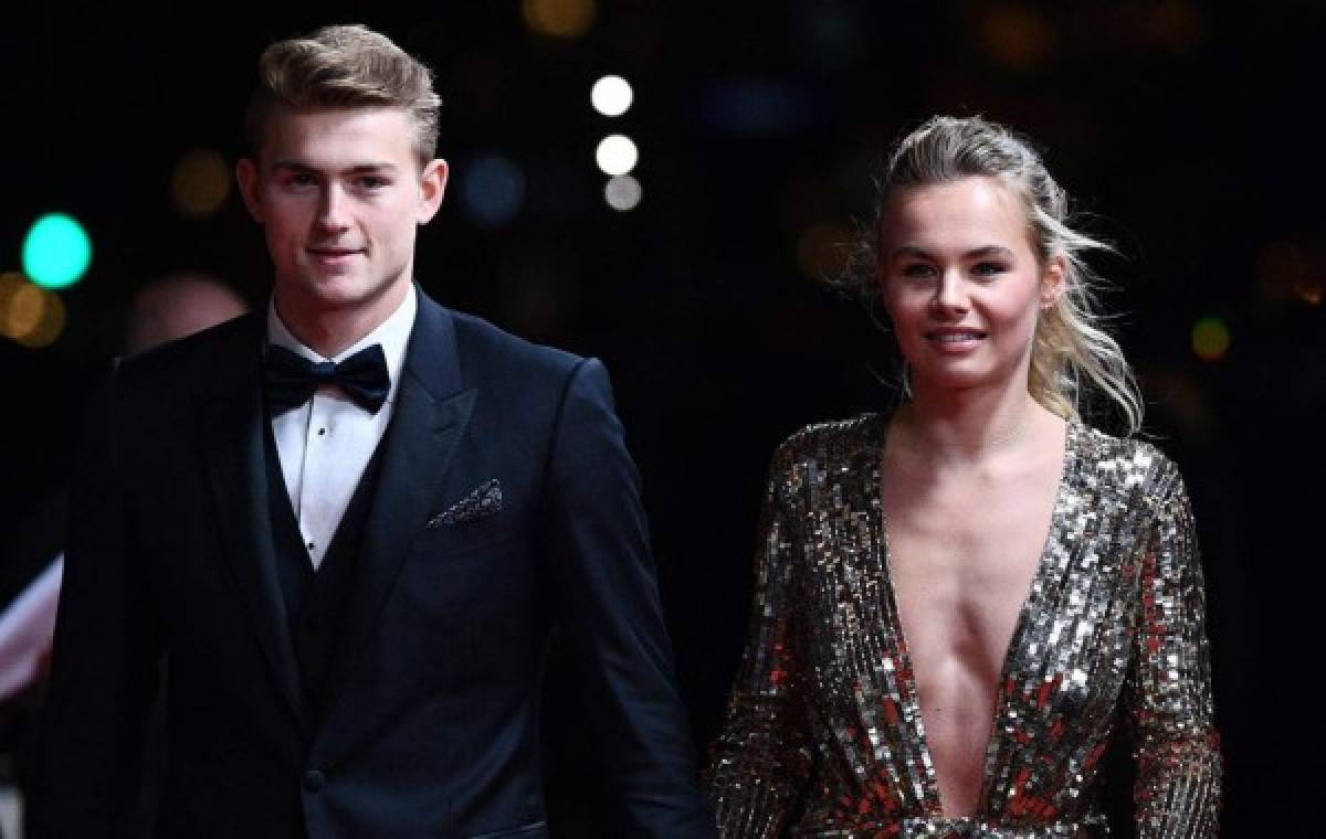 Netherlands and Juventus defender, Matthijs de Ligt (L) and his girlfriend Annekee Molenaar arrive to attend the Ballon d'Or France Football 2019 ceremony at the Chatelet Theatre in Paris on December 2, 2019. (Photo by FRANCK FIFE / AFP)
