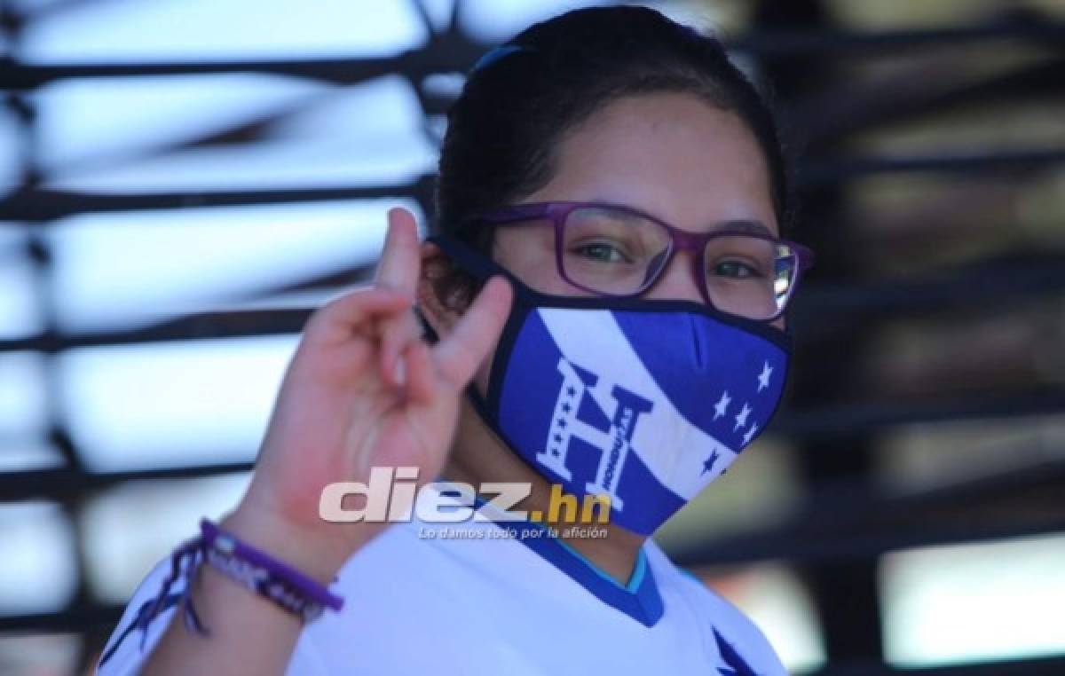 Fotos: Afición catracha llega en gran número al estadio Azteca para apoyar a Honduras ante México