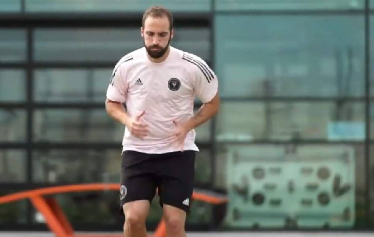 Sin sobrepeso, dorsal de crack y un golazo: Así fue el primer entrenamiento de Higuaín con el Inter de Miami