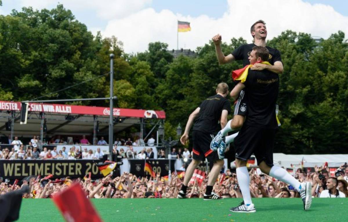 Una multitud eufórica recibe a Alemania en Berlín