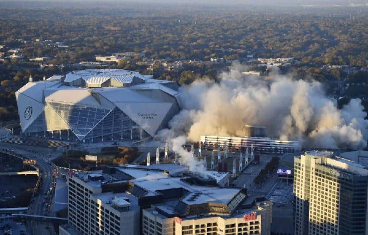Así fue la implosión del Georgia Dome, el imponente estadio de los Falcons