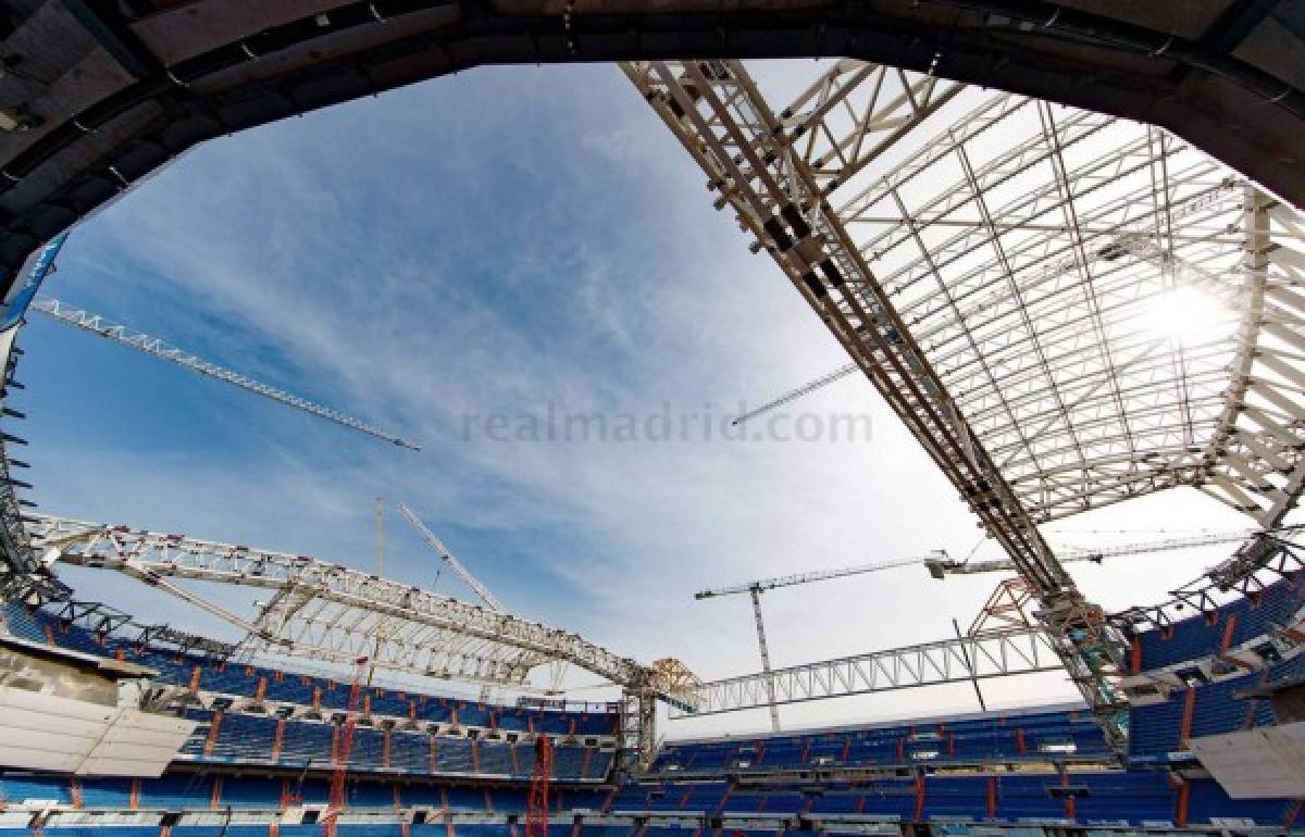 Nuevas imágenes de la transformación histórica del Bernabéu: Instalada la primera megacercha