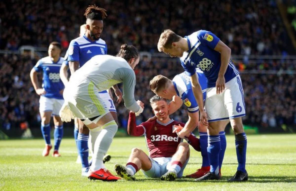 EN FOTOS: Brutal agresión de un aficionado a un jugador en pleno partido en Inglaterra  