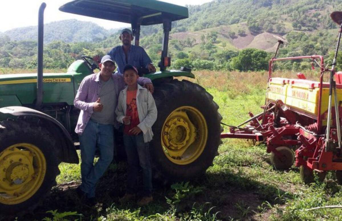 Roy Posas dejó el fútbol para convertirse en un agricultor