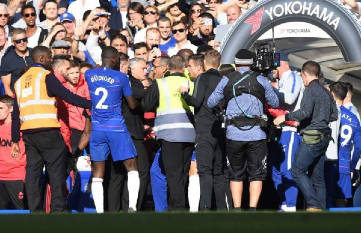 ¡Se calentó! Las imágenes de la pelea de Mourinho con el asistente del Chelsea