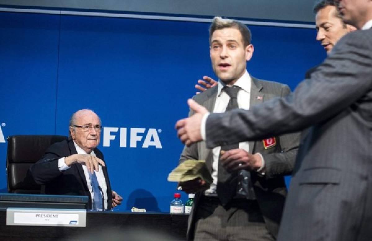 Lo que sucedió luego que comediante humillara a Blatter en conferencia