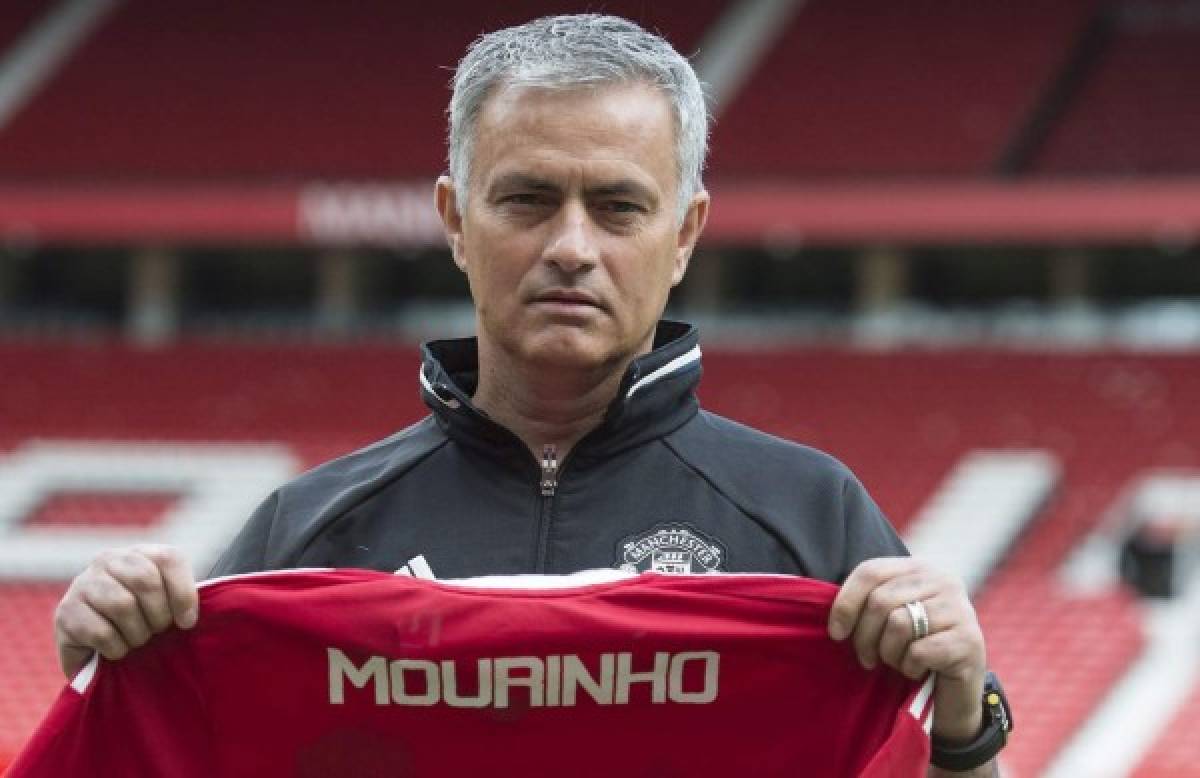 Los gestos y la vestimenta de Mourinho en su primer día de trabajo con el Manchester United