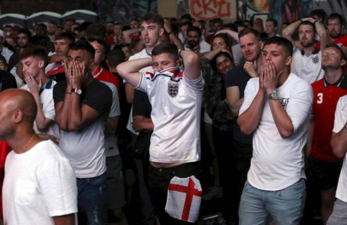 Frustración y alcohol: El dolor de los aficionados ingleses tras derrota ante Croacia