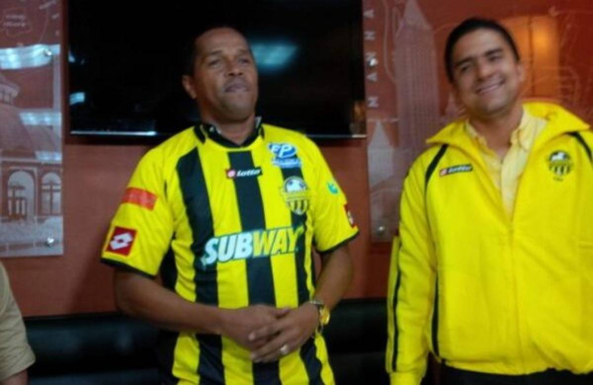 Panamá: Víctor René Mendieta, nuevo técnico del CAI