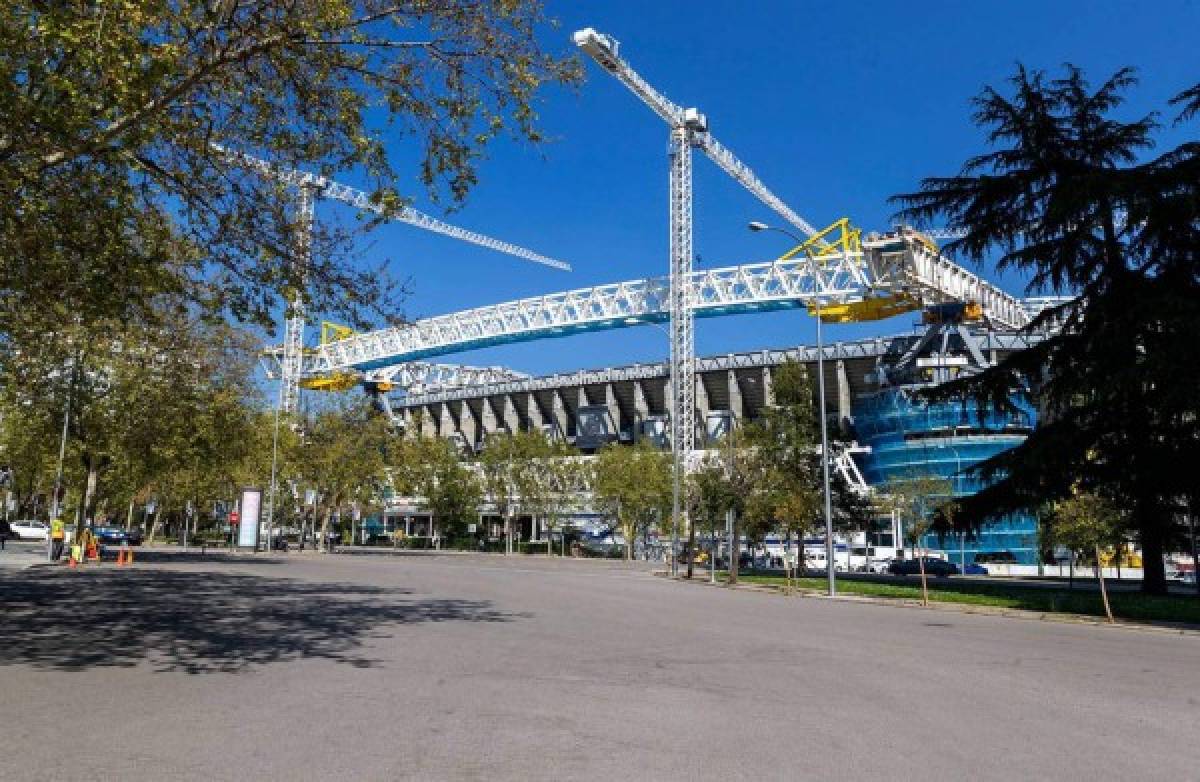 Nuevas imágenes de la transformación histórica del Bernabéu: Instalada la primera megacercha