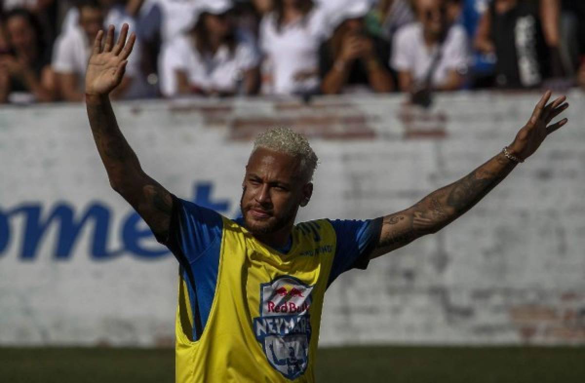 Neymar rompe su silencio, vuelve a jugar y sorprende con su nuevo 'look'