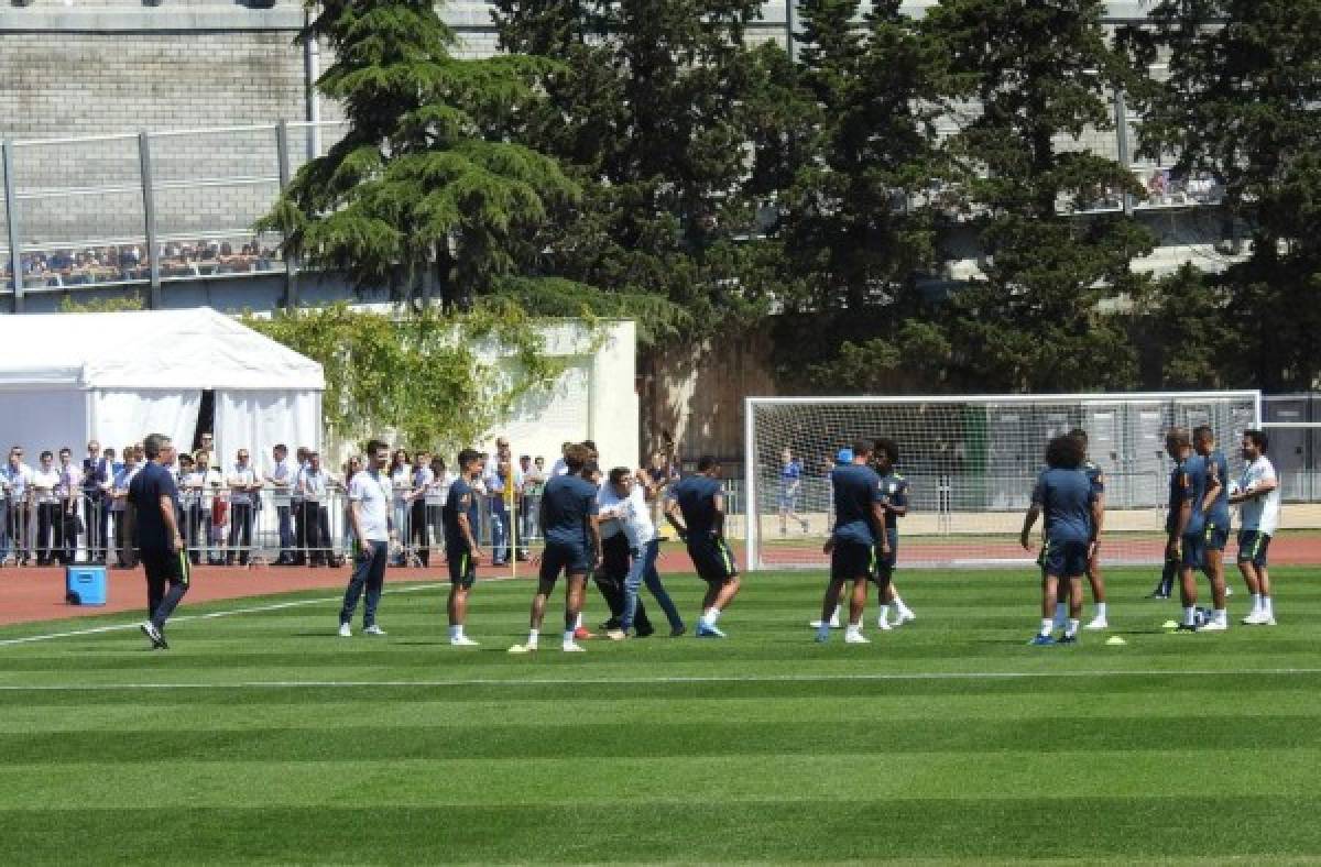 El ataque con huevos de Neymar a Coutinho en el entrenamiento de Brasil en Rusia