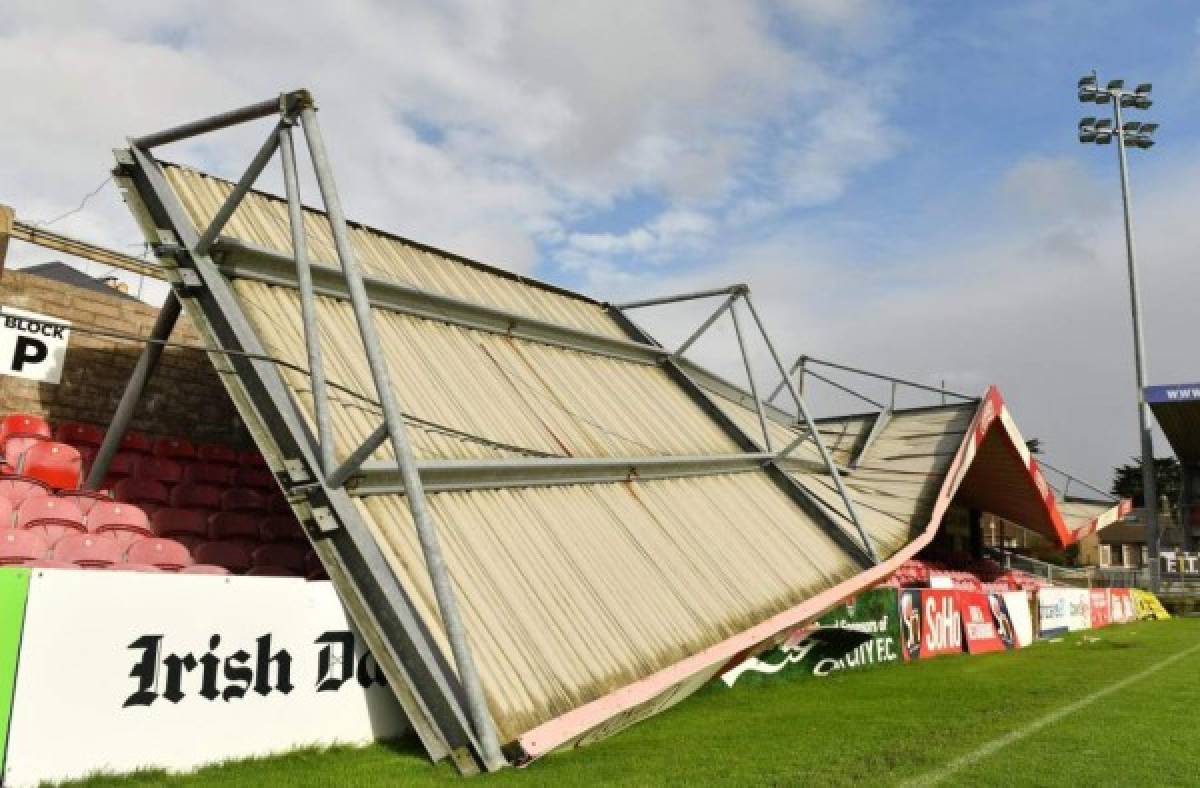 Huracán Ofelia hace estragos y daña gravemente un estadio de fútbol
