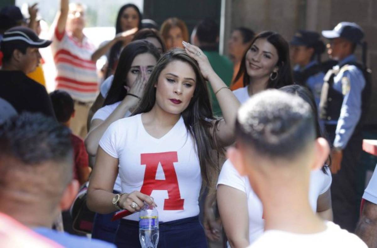 ¡Bellezas! El Yankel Rosenthal se viste de gala y nos muestra a sus muñecas