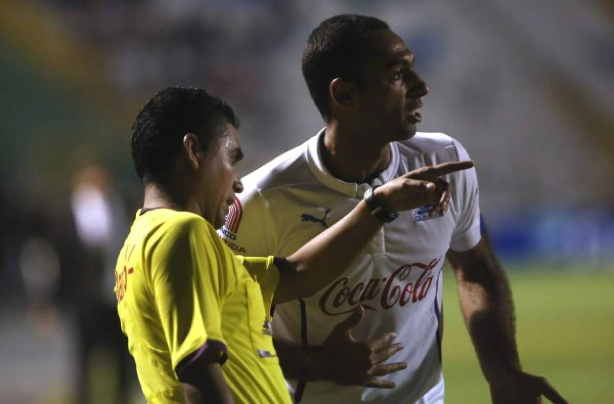 Goles anulados, morbo, patadas y mordidas en el clásico Olimpia-Motagua