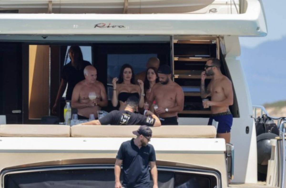 Escándalo: Fotografían a exjugador del Real Madrid junto a otra chica en Ibiza tras su ruptura