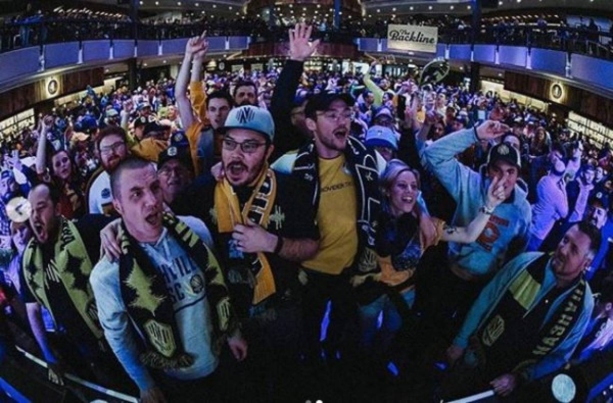 Brayan Beckeles y su curiosa aparición en la presentación de la nueva camiseta de Nashville de la MLS