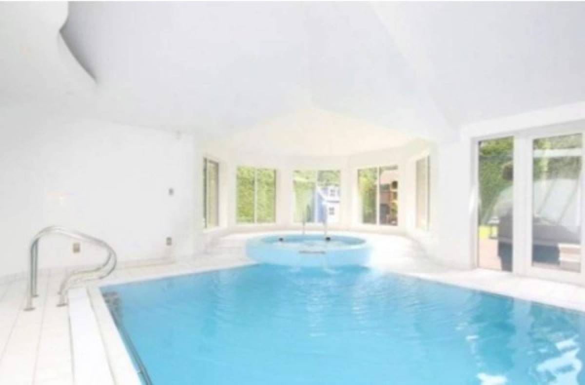 La mansión de 3.8 millones de euros que no logra vender Ryan Giggs; tiene piscina y cine