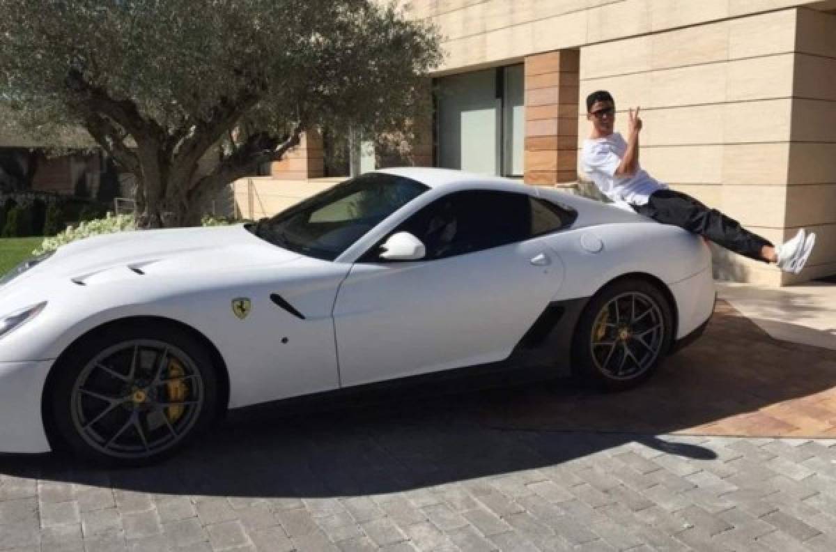 La impresionante colección de autos de CR7 y su nuevo capricho ¡un Bugatti de 8 millones de dólares!