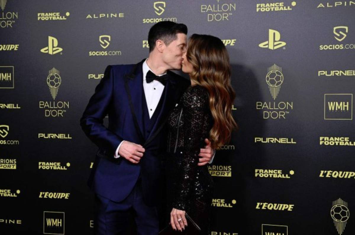 ¿¡Spiderman!? La curiosa alfombra roja del Balón de Oro 2021: el gesto de Mbappé y el jugador que llegó con su madre