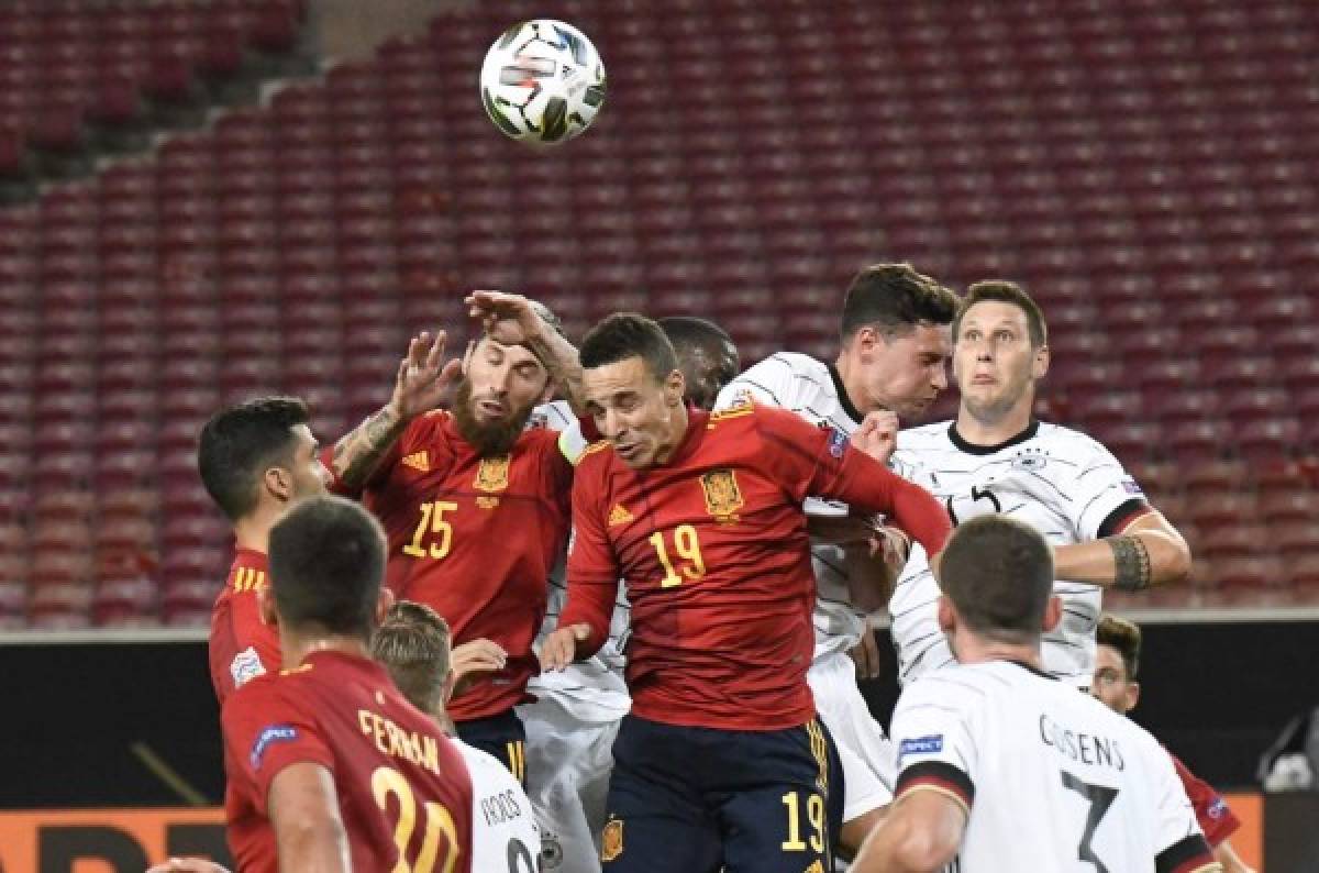 FOTOS: El 'caño' a Sergio Ramos, el enfado de Luis Enrique y los debutantes en el Alemania-España