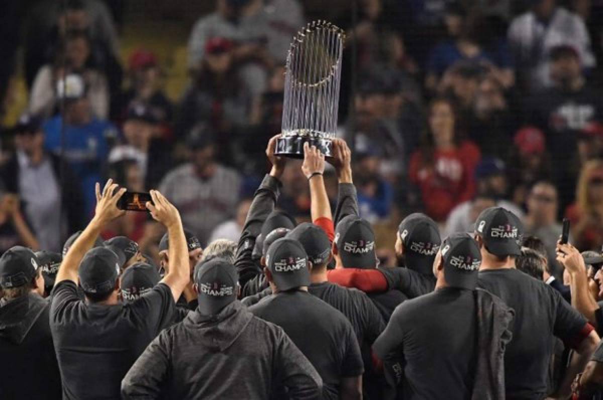 Medias Rojas de Boston campeones de la Serie Mundial al derrotar a los Dodgers