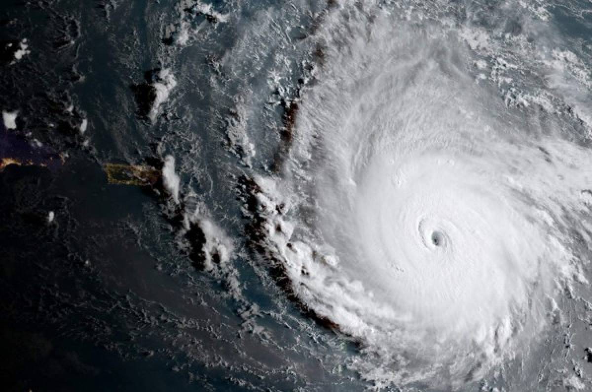ESPECIAL: Hucarán Irma se debilita a categoría tres, pero tomaría fuerza en Florida