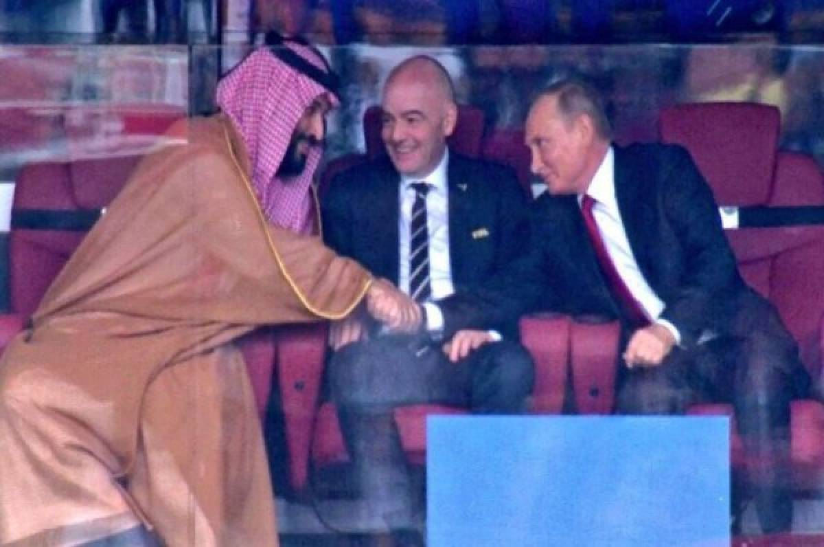 Putin y el príncipe de Arabia se estrechan la mano en el primer gol de Rusia 2018