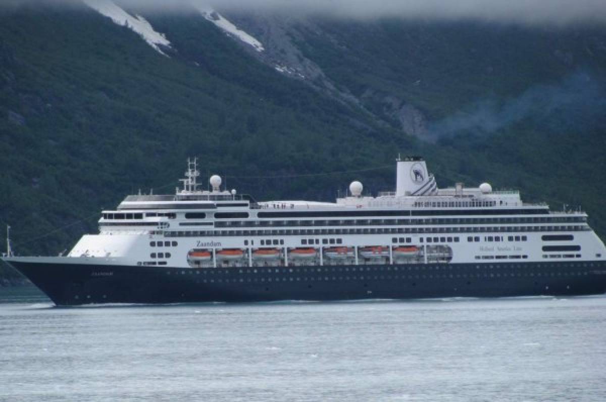 Zaandam, el crucero del terror frente a Panamá, reporta cuatro muertos por coronavirus  