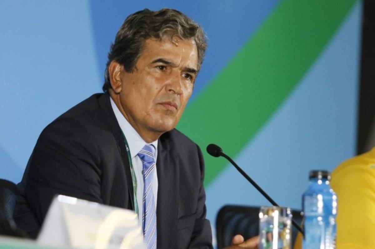 Jorge Luis Pinto denuncia persecución contra Honduras por cierre del Olímpico
