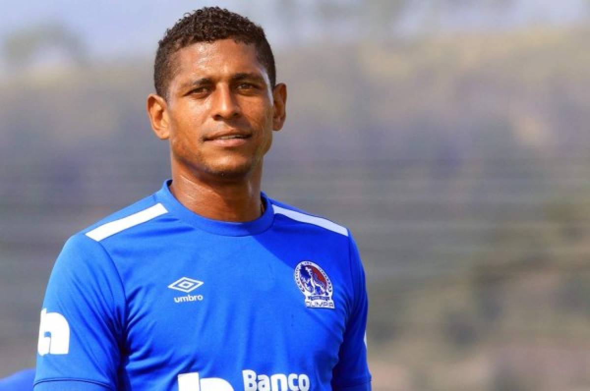 Carlo Costly no entrena con el Olimpia por problemas estomacales