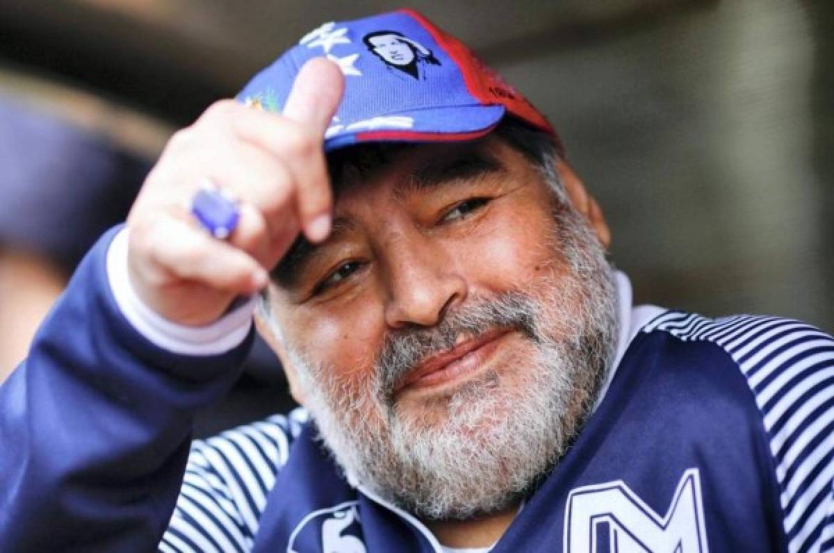 Diego Maradona sufrió abstinencia y seguirá internado en el hospital tras su operación