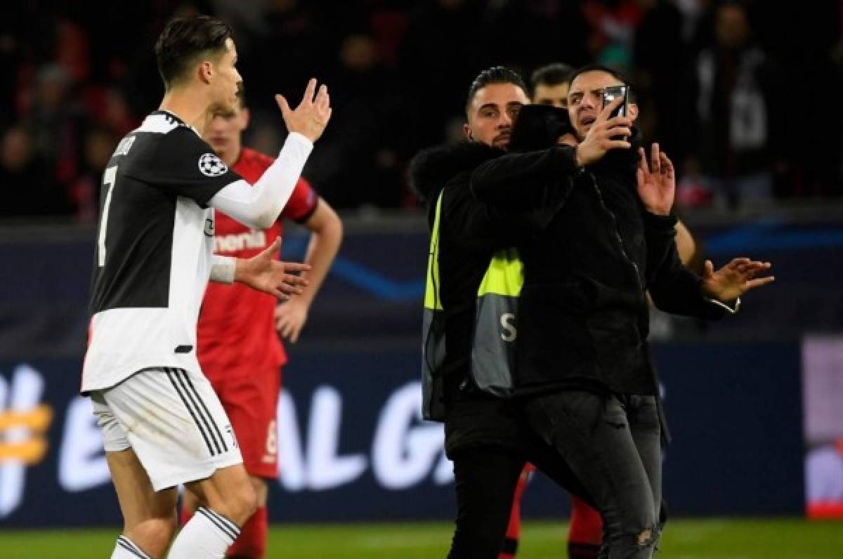 Fotos: Bronca de Cristiano Ronaldo tras ser agarrado del cuello por un hincha; quería una selfie