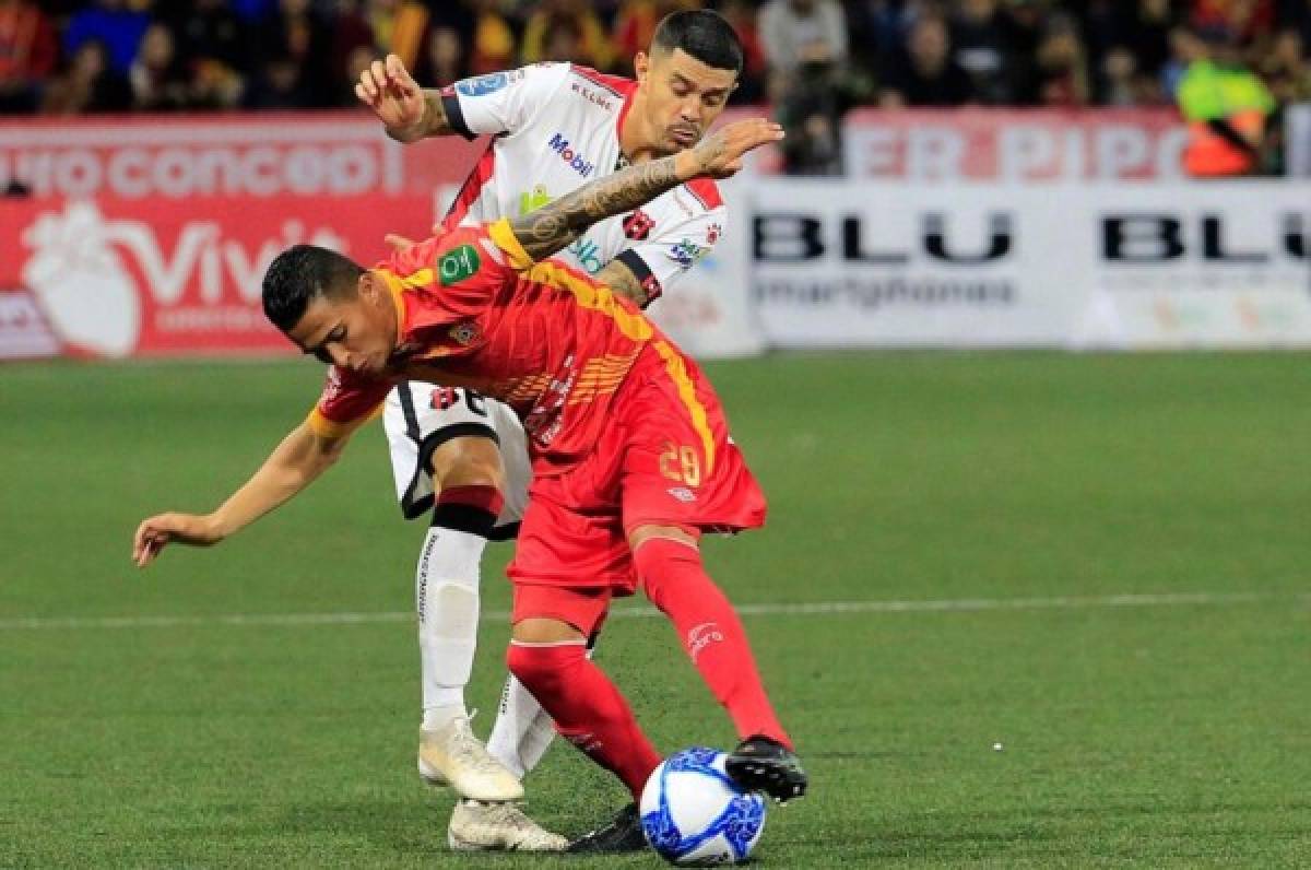 Alajuelense, con Alex López titular, pierde la final de ida ante Herediano