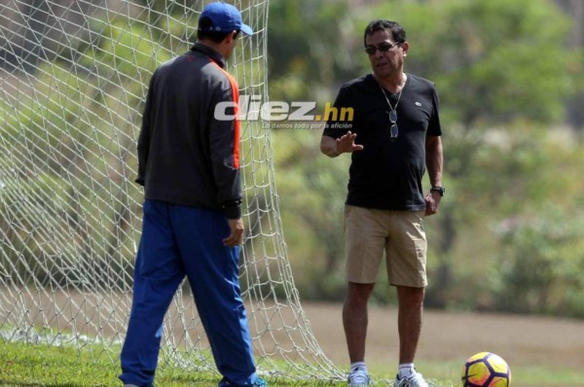 Juan Carlos Espinoza no confirma si asume el mando de Olimpia