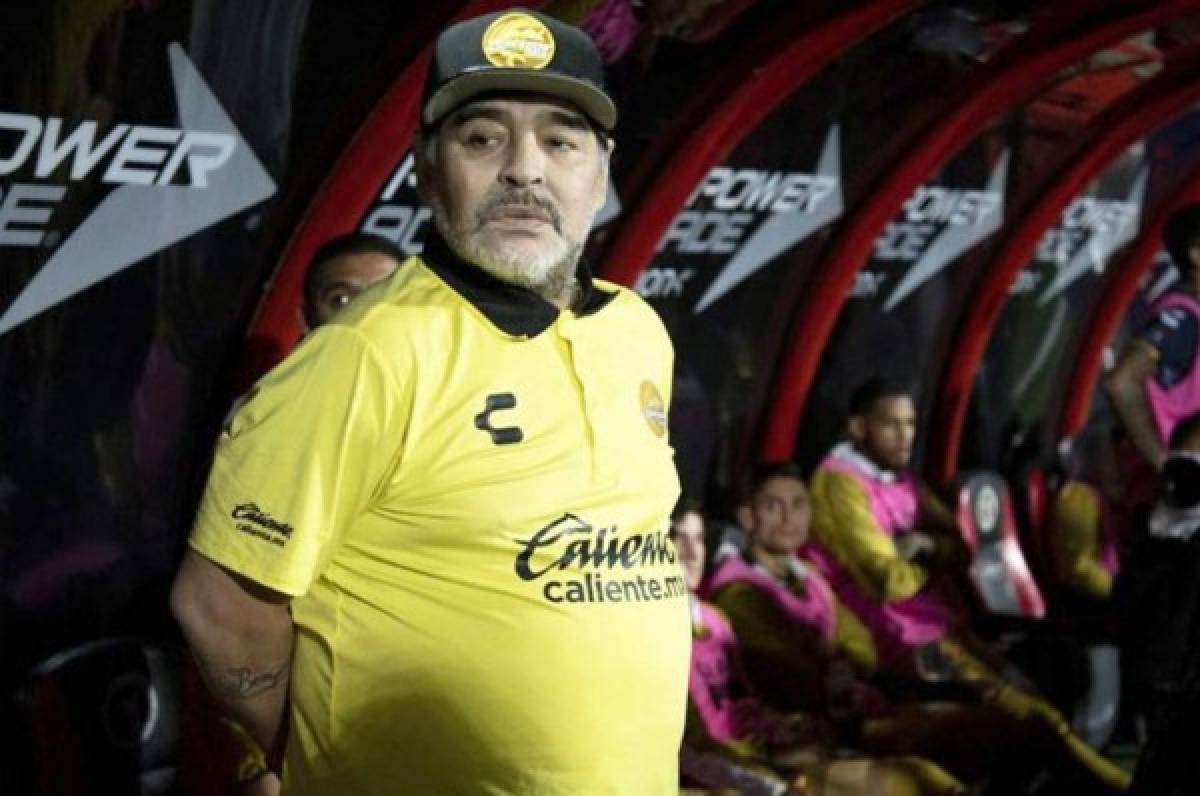 Diego Maradona recibe multa por dedicarle triunfo a Nicolás Maduro