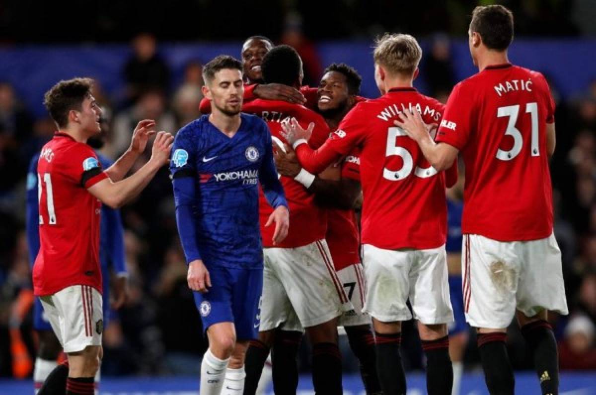 Manchester United derrota al Chelsea y abre la lucha por la Champions League