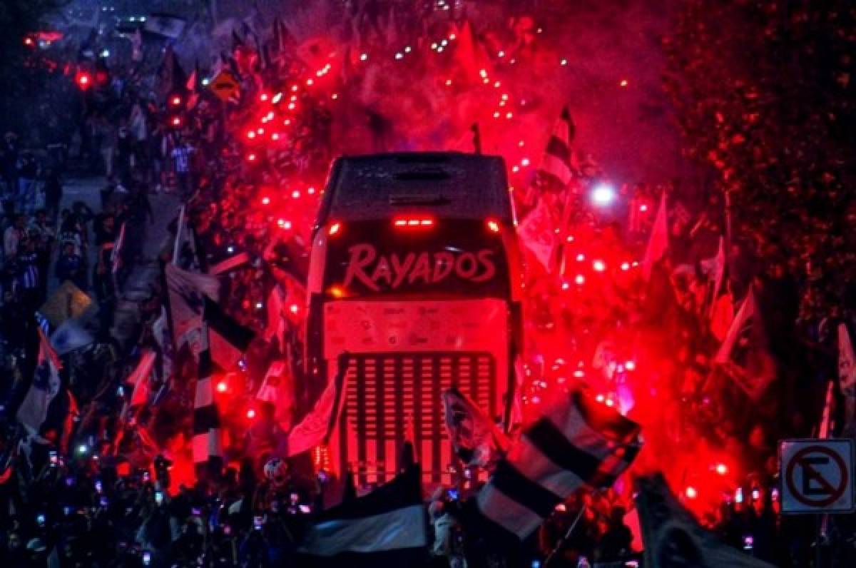 La espectacular llegada del autobús de los Rayados de Monterrey al Tecnológico.