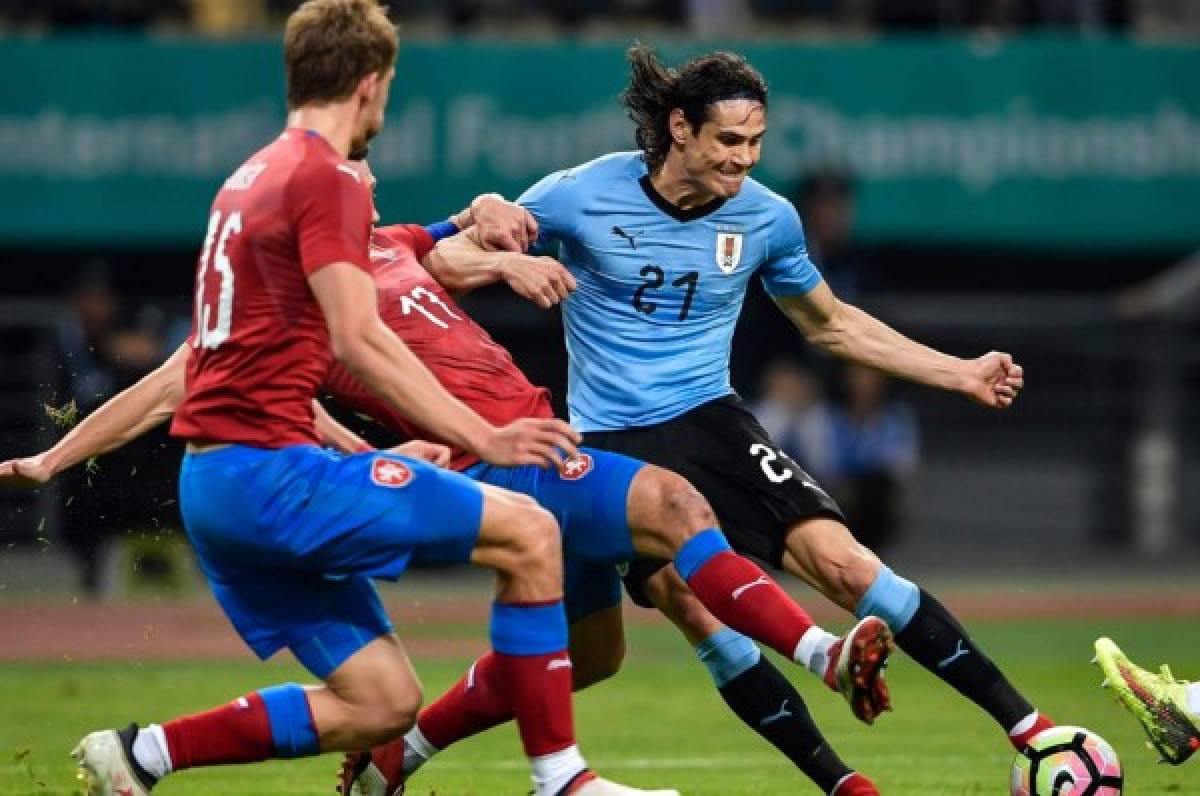 Uruguay vence a Gales con gol de Cavani y es campeón de la China Cup