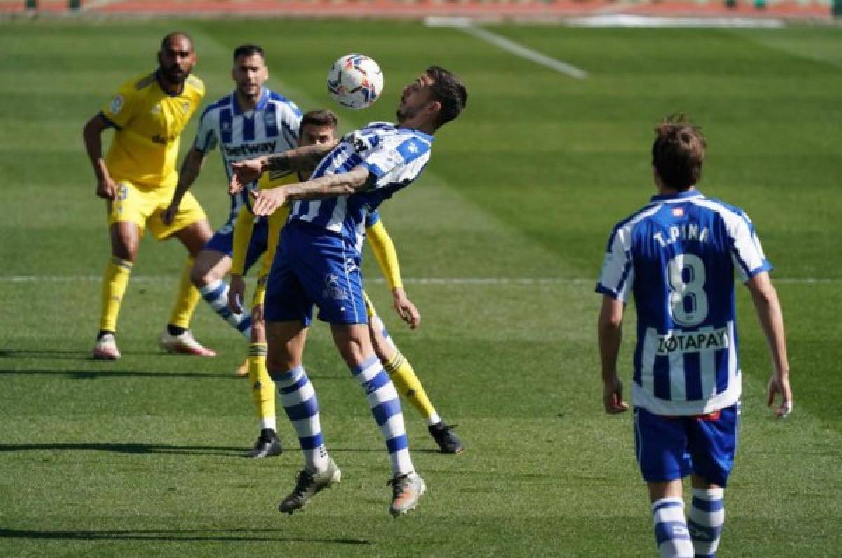 El Cádiz sacó un valioso empate en su visita frente al Alavés que los mantiene alejados del descenso