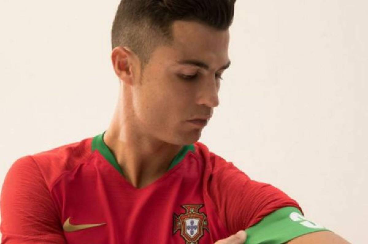 CR7 presenta la camisa de Portugal para el Mundial y Messi la alternativa de Argentina