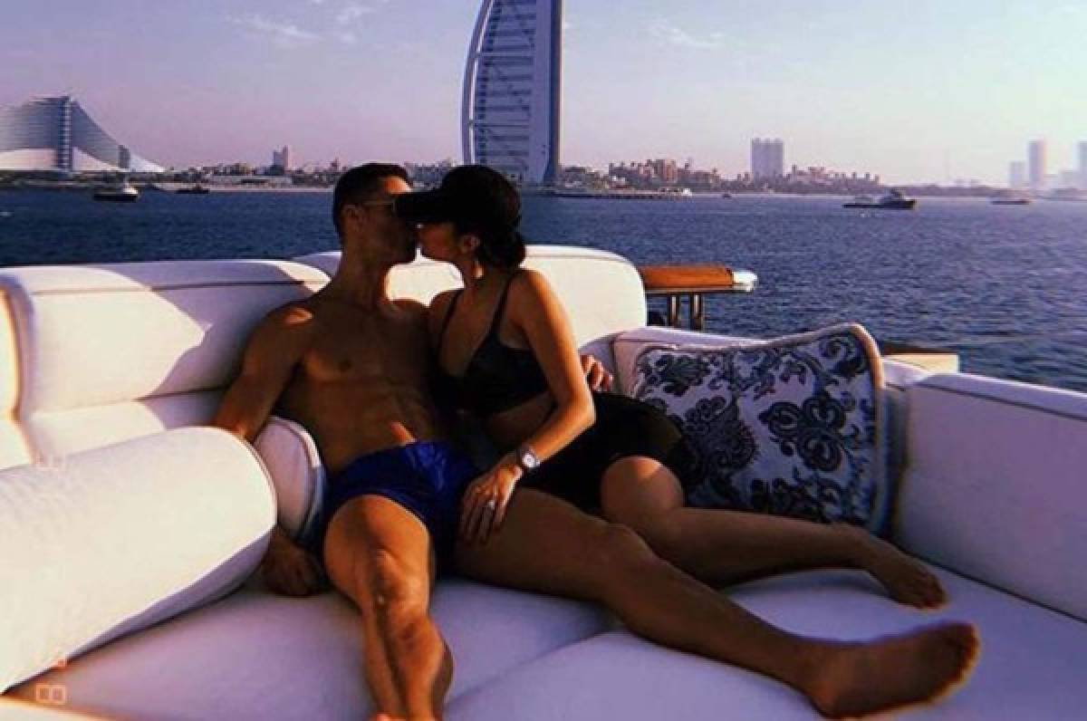 Georgina Rodríguez despide el año en un jacuzzi y Cristiano Ronaldo le revela su amor