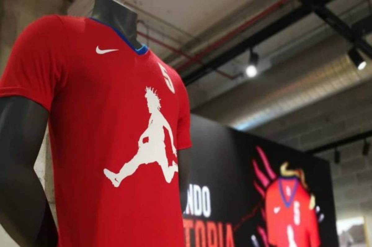 Lanzan camisa de Román Torres para el Mundial de Rusia 2018