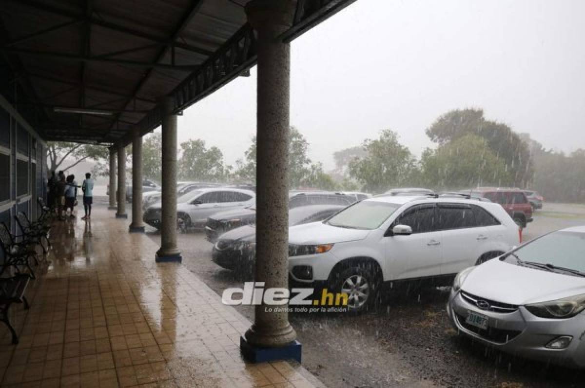 Torrencial aguacero: La lluvia inunda la sede de Motagua y retrasa su entrenamiento