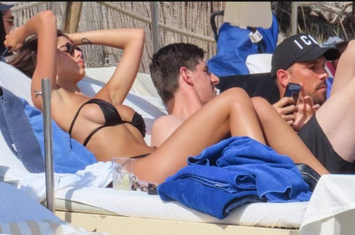 ¡Pillado! Courtois fue captado de vacaciones en Ibiza con dos infartantes mujeres