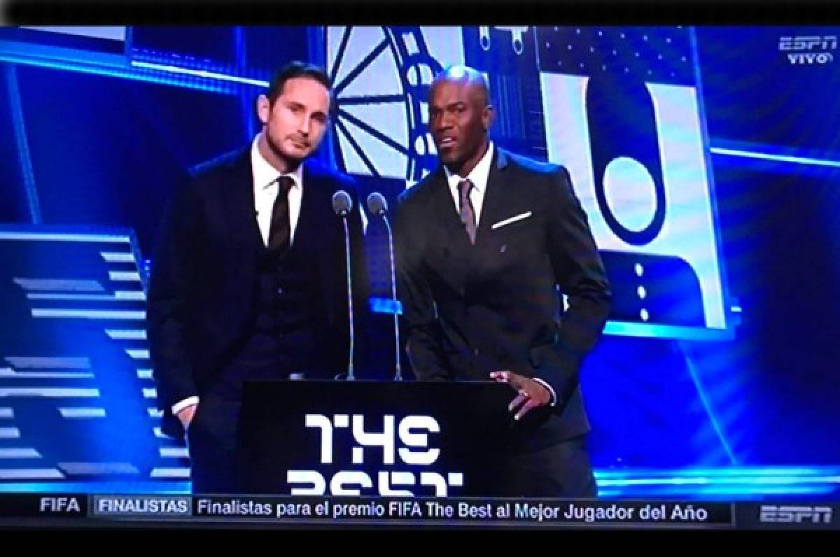 ¡Y NO ES CREÍDO! David Suazo entregó premio de FIFA a Messi y a Cristiano Ronaldo