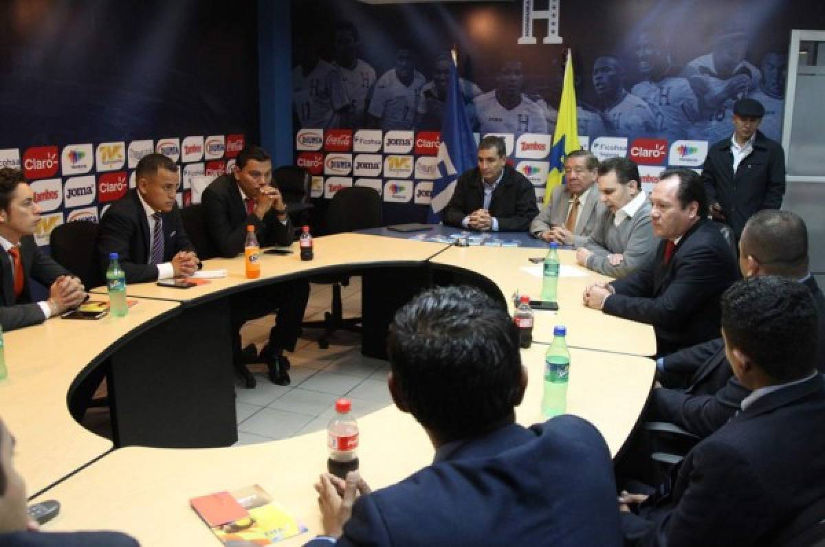 Los árbitros hondureños recibirán equipo electrónico de comunicación